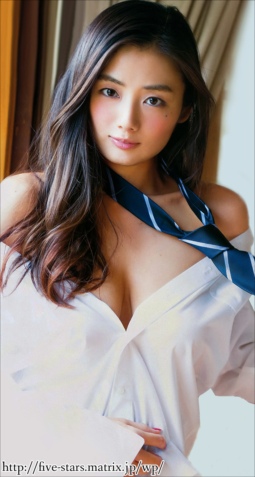 片山萌美 スマホ壁紙 744×1392